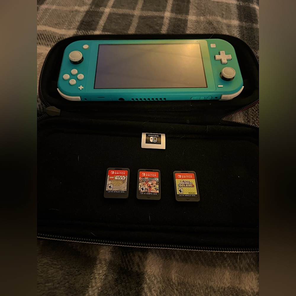 Nintendo switch lite (new condition) no scratches with accessories
